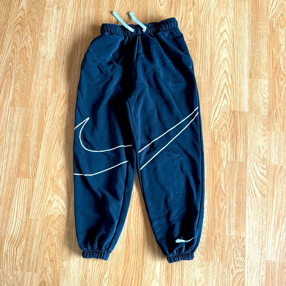 Girls Nike joggers with drawstring and elastic waist